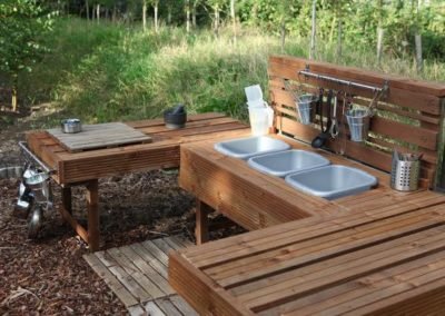 pallet outdoor play kitchen